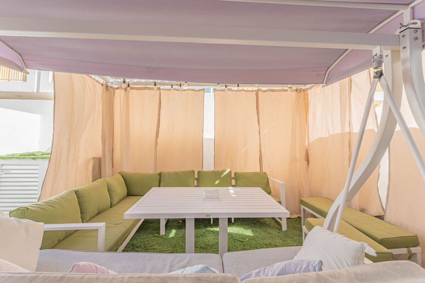 屋外ダイニングエリア