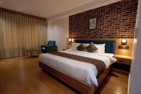 Escritorio y wifi gratis . HOTEL SKY INTERNATIONAL