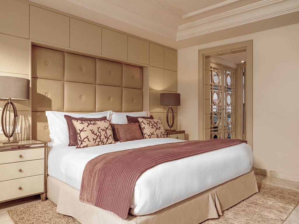 Executive suite, 3 slaapkamers, uitzicht op oceaan | Een kluis op de kamer, een bureau, verduisterende gordijnen