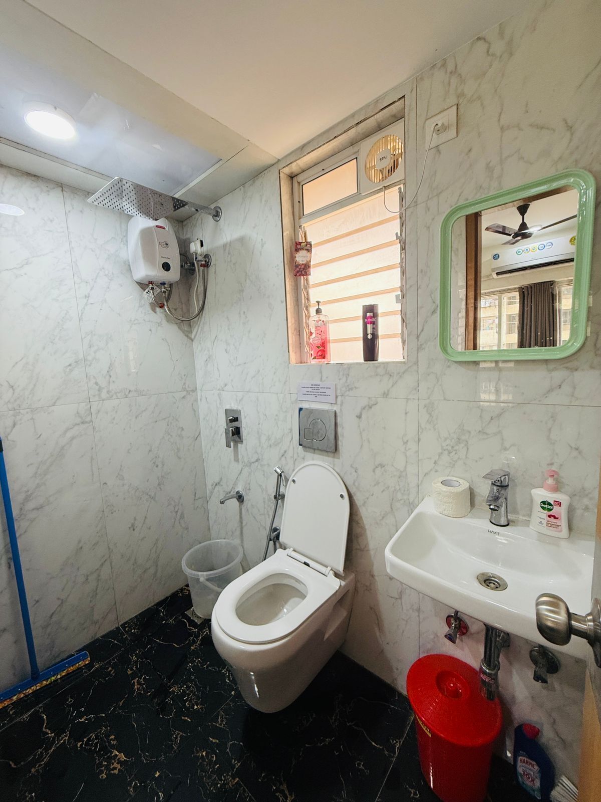 淋浴设施、毛巾、肥皂、洗发水