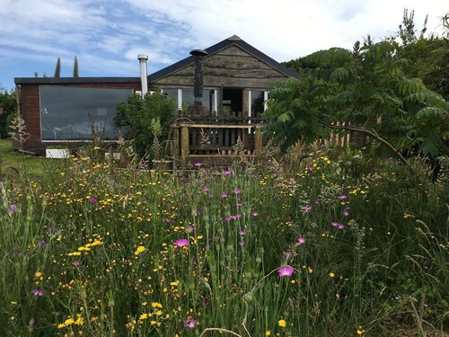 large cabin in enclosed garden with own parking ,stunning views ,pet friendly