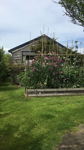 large cabin in enclosed garden with own parking ,stunning views ,pet friendly