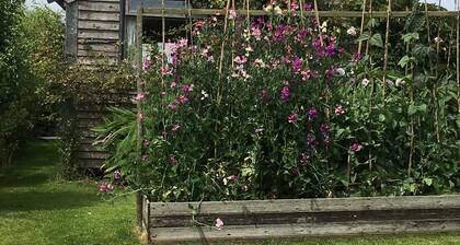 large cabin in enclosed garden with own parking ,stunning views ,pet friendly