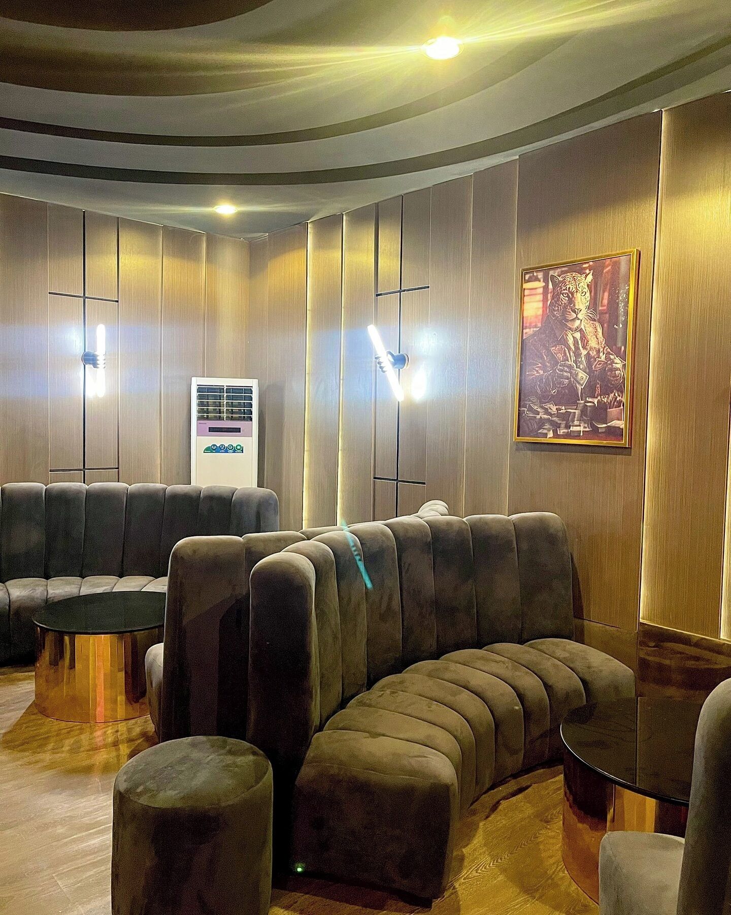 Deluxe Room, Balcony, City View | Interior