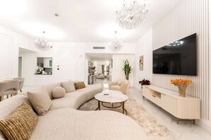 TV - Free housekeeping visits during your stay - StayShort - Modern 4 Bed Apartment in JBR that Sleeps 8 (JBR)