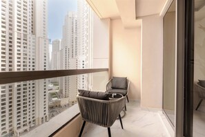Property grounds - Free housekeeping visits during your stay - StayShort - Modern 4 Bed Apartment in JBR that Sleeps 8 (JBR)