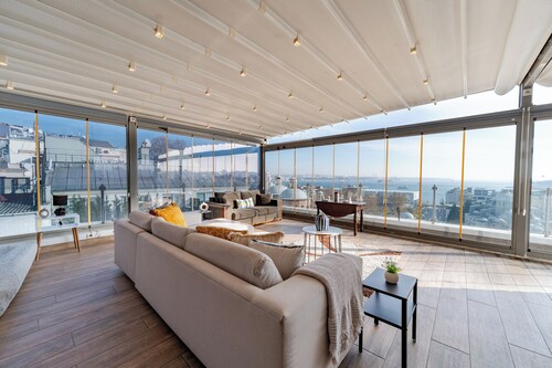 Lovely 1-Bedroom Terrace Apartment with 360 Istanbul & Bosphorus Views