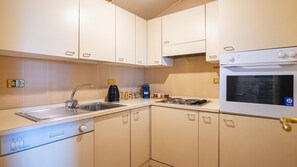 Appartamento, vista città | Cucina privata