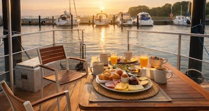 Mondschein Hausboot – Romantik & Sonnenuntergänge bei Stralsund