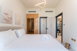 Een strijkplank/strijkijzer, wifi, beddengoed, rolstoeltoegankelijk