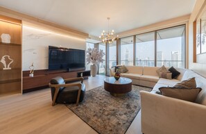 Smart TV - Stunning 3BR w/Burj Khalifa & Fountain View (Dubai)