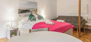 Basic Apartment | Iron/ironing board, free WiFi - Affordable 1BR Flat for 5 Near Belvedere (Vienna)