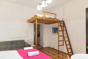 Interior - Affordable 1BR Flat for 5 Near Belvedere (Vienna)
