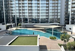 Pool - HAVN – 2 Bedroom Luxe Stay at The Crest, Sobha (Dubai)
