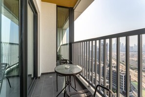 Outdoor dining - HAVN - 2 Bedroom at The Crest, Dubai Skyline Views (Dubai)