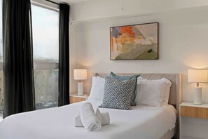 2 bedrooms, WiFi, bed sheets - 2BR Modern Retreat – Sleeps 6 Near Liberty Bell (Philadelphia)