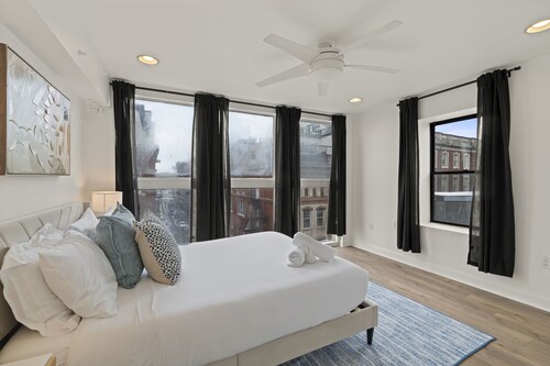 Sleek 2BR Sleeps 6 Oasis | Near The Liberty Bell