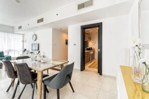 Dining - HAVN - 1 bedroom in Dubai Marina with Marina Views (Dubai)