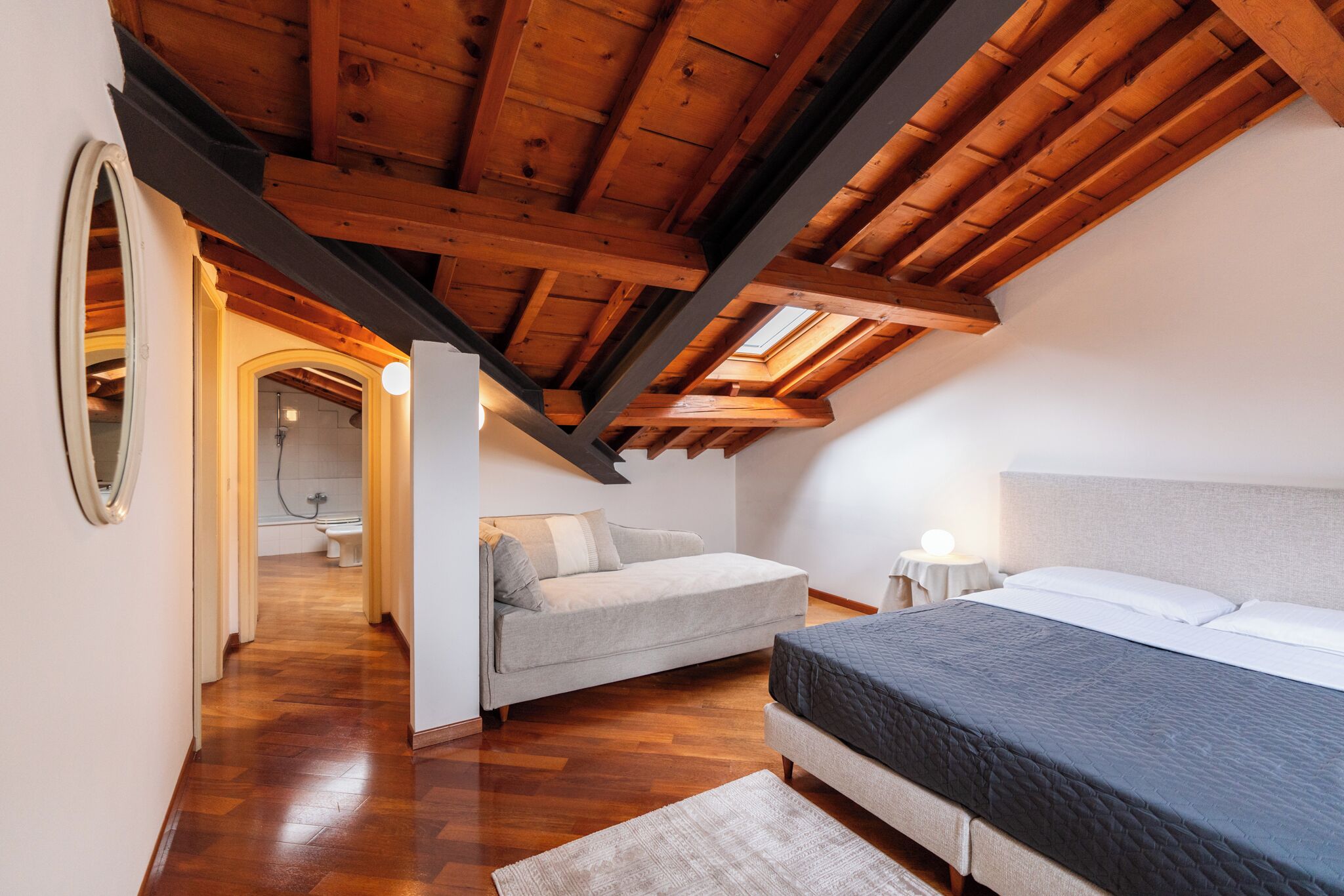 Apartemen, 3 kamar tidur | Brankas, setrika/meja setrika, dan Wi-Fi gratis