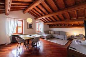 Apartment, 3 Bedrooms | Living area - Attico nel cuore di via Mazzini (Verona)