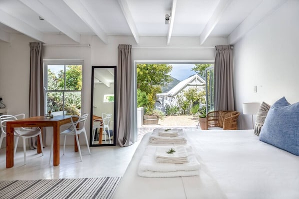 Iron/ironing board, travel cot, WiFi, bed sheets