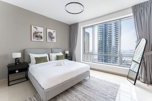 Iron/ironing board, WiFi, bed sheets - HAVN - 1 Bedroom in Marina with Partial Sea View (Dubai)