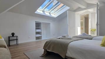 3 slaapkamers, een strijkplank/strijkijzer, wifi, beddengoed