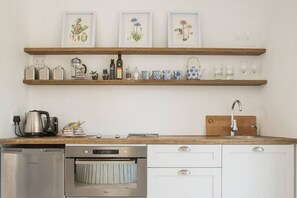 Fridge, microwave, stovetop, coffee/tea maker - Owl Cottage -Fireplace, Pool, Sea & Mountain Views (Hout Bay)