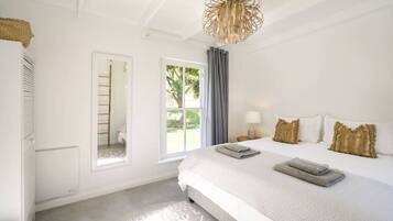 In-room safe, iron/ironing board, travel crib, free WiFi