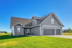 Exterior - Modern Driggs Family Escape near Targhee w/AC (Driggs)