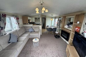 Living area - Palm Grove 119 - Golden Palm Resort (Chapel St Leonards)