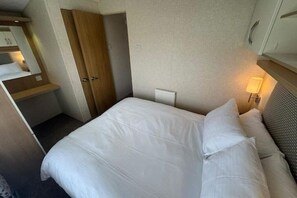 WiFi, bed sheets - Palm Grove 119 - Golden Palm Resort (Chapel St Leonards)