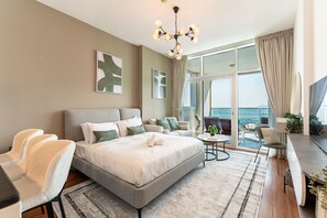 Iron/ironing board, WiFi, bed sheets - HAVN – Studio in Al Jawhara, JVT (Dubai)