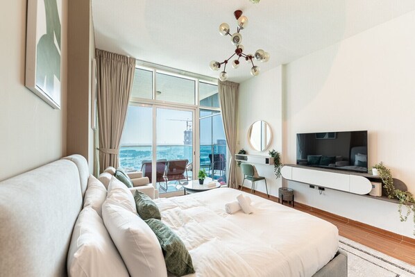 Iron/ironing board, WiFi, bed sheets - HAVN – Studio in Al Jawhara, JVT (Dubai)