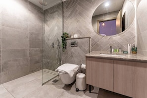 Dusche, Haartrockner, Bidet