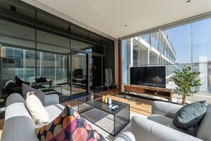 TV - HAVN - Modern Studio in JVC with Huge Layout (Dubai)