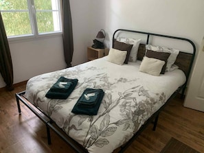 6 dormitorios, escritorio, wifi gratis y ropa de cama