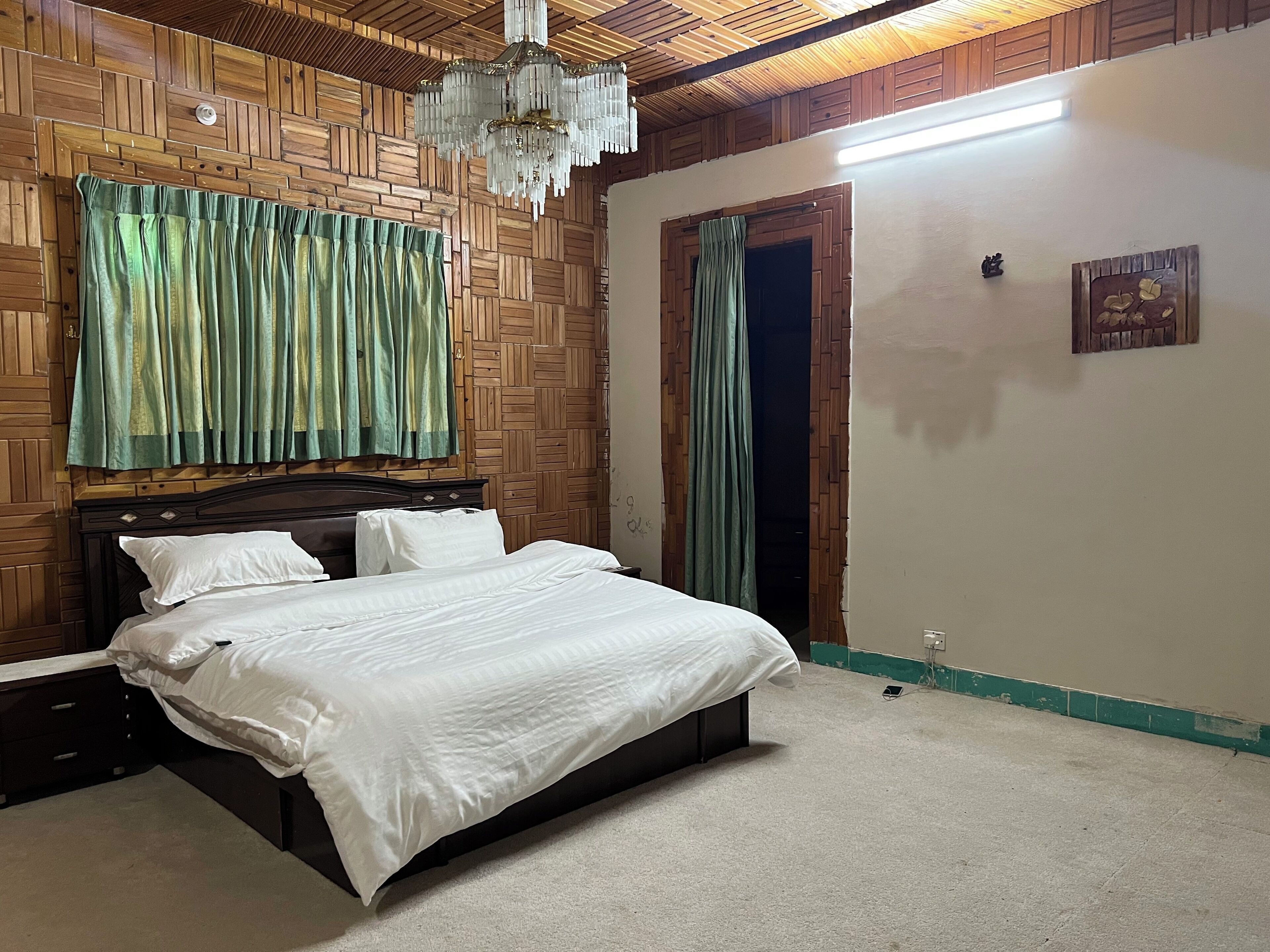 Deluxe Double Room, Mountain View | Seterika/papan seterika, Wi-fi percuma 