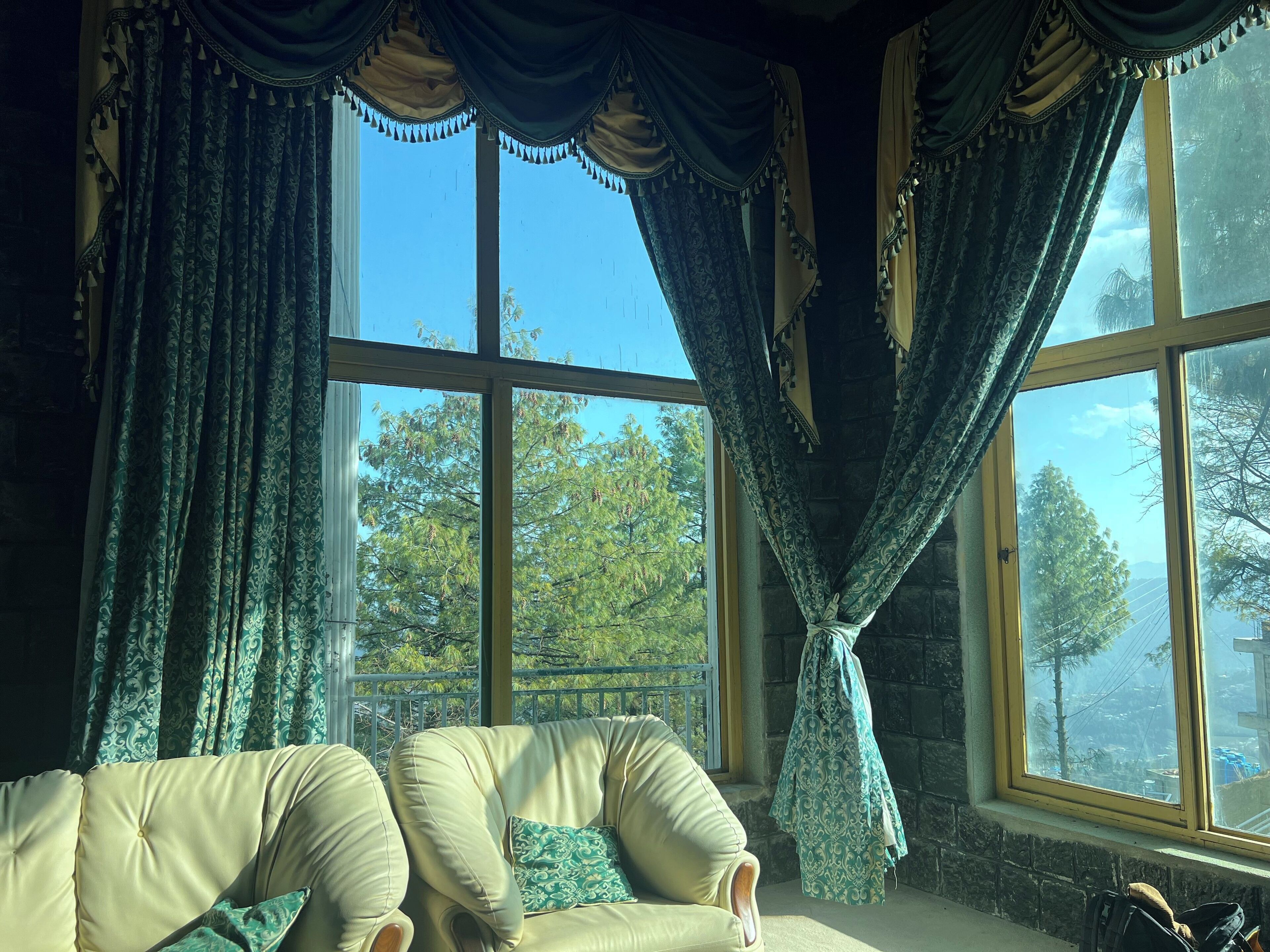 Deluxe Double Room, Mountain View | Living area