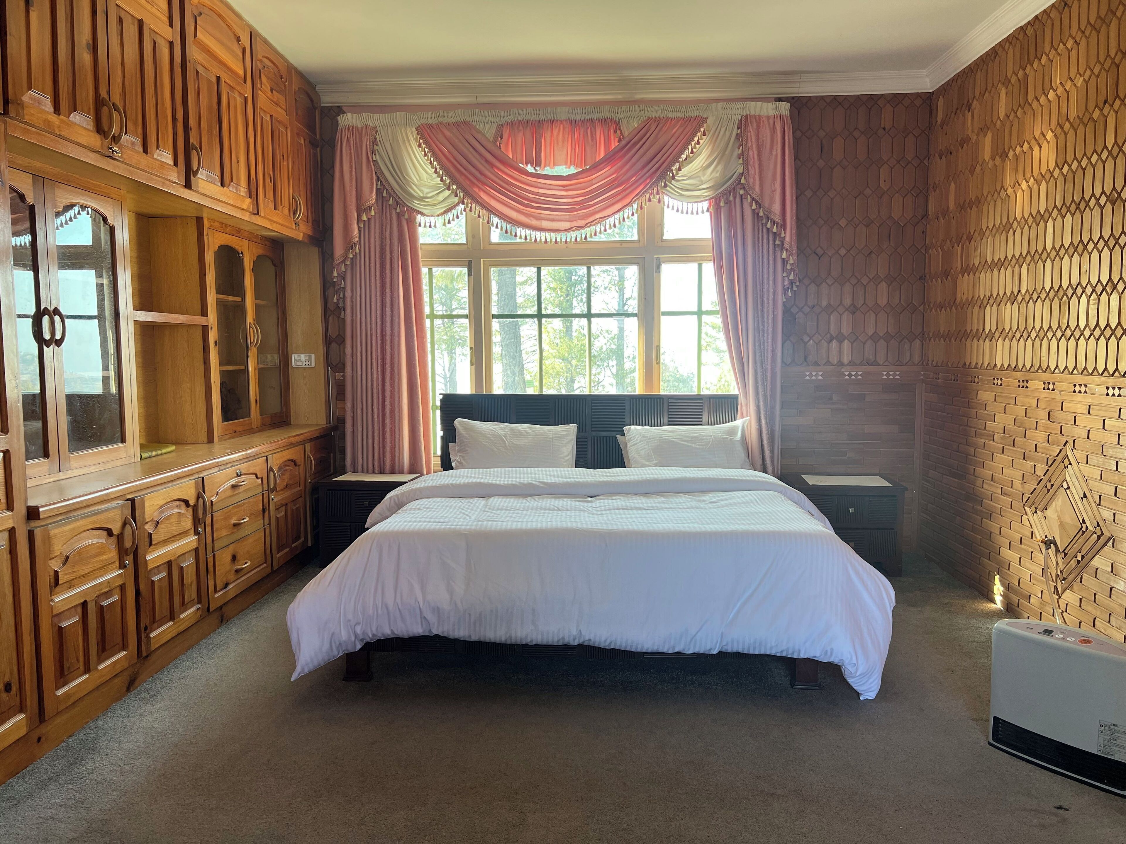 Deluxe Double Room, Mountain View | Iron/ironing board, free WiFi