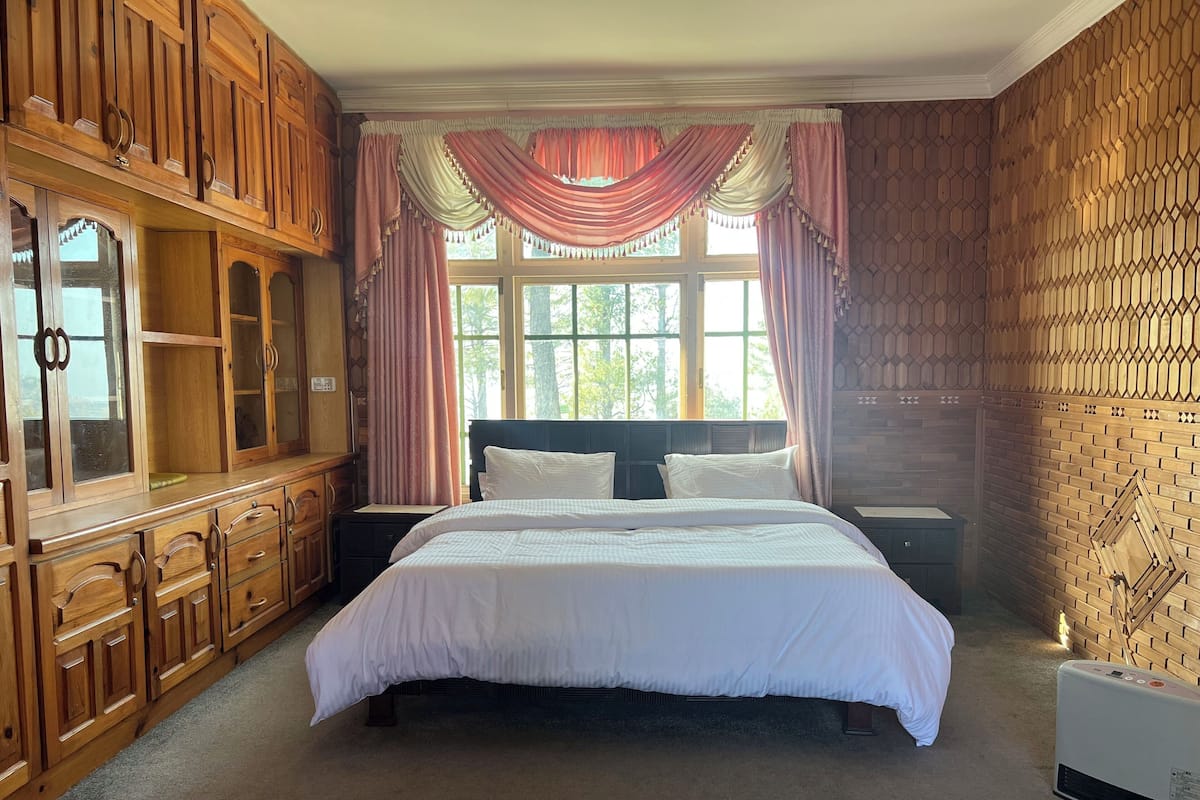 Deluxe Double Room, Mountain View | Iron/ironing board, free WiFi