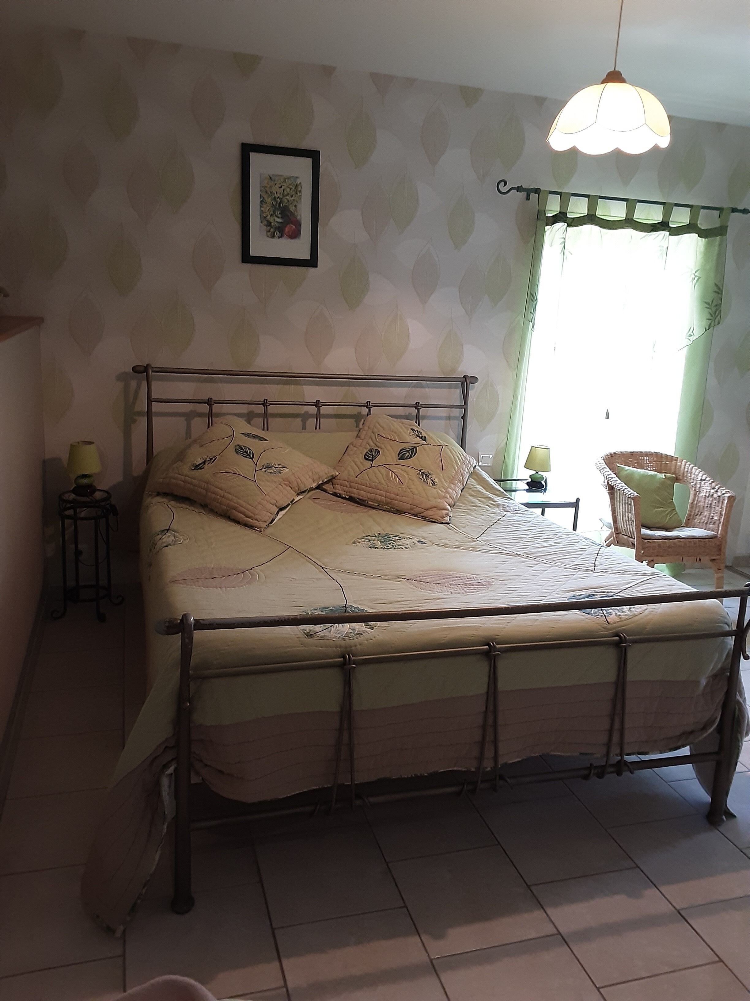 1 bedroom, bed sheets