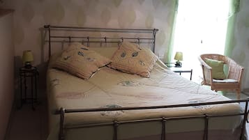 1 bedroom, bed sheets