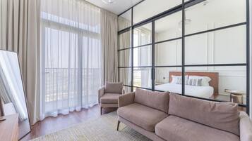 Iron/ironing board, WiFi, bed sheets