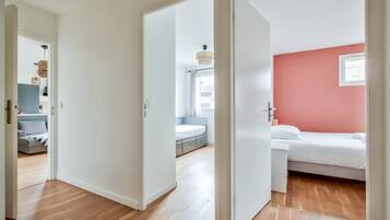 2 bedrooms, WiFi (free), bed sheets
