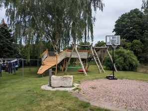 Children’s area - Rosengarten Apartment with Large Rooftop Terrace (Klipphausen)