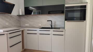 Kühlschrank, Ofen, Herdplatte, Geschirrspüler