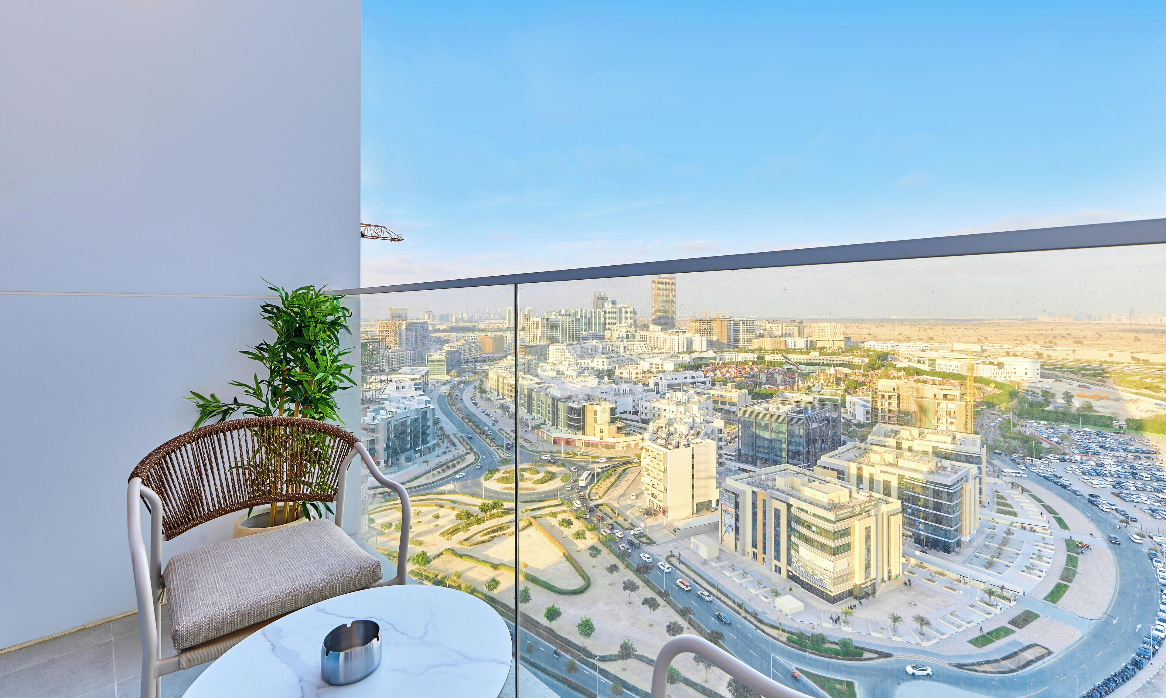 Luxury-Apartment, Balkon, Stadtblick | Unterkunftsgelände