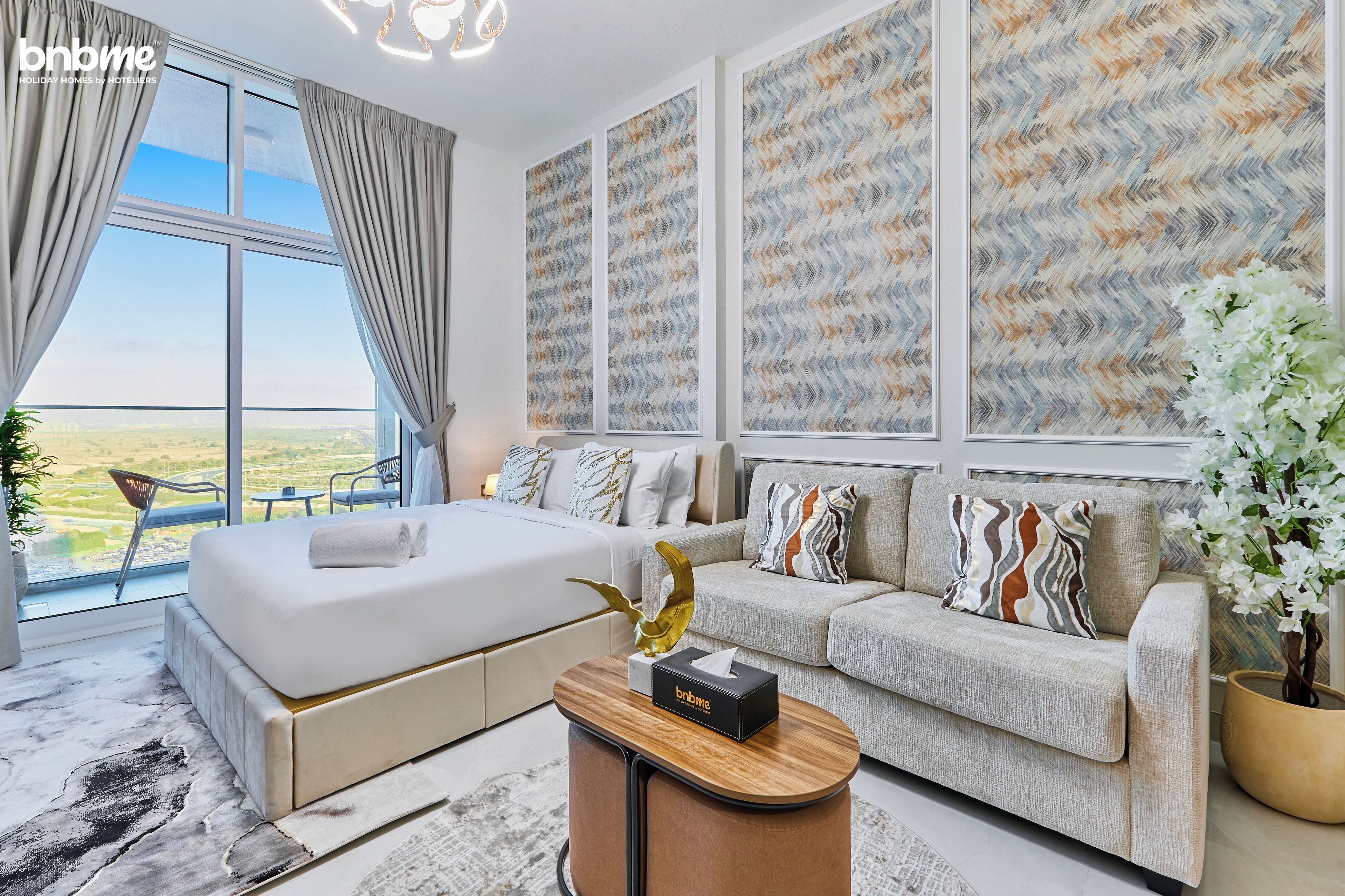 Luxury-Apartment, Balkon, Stadtblick | Zimmersafe, individuell dekoriert, individuell eingerichtet