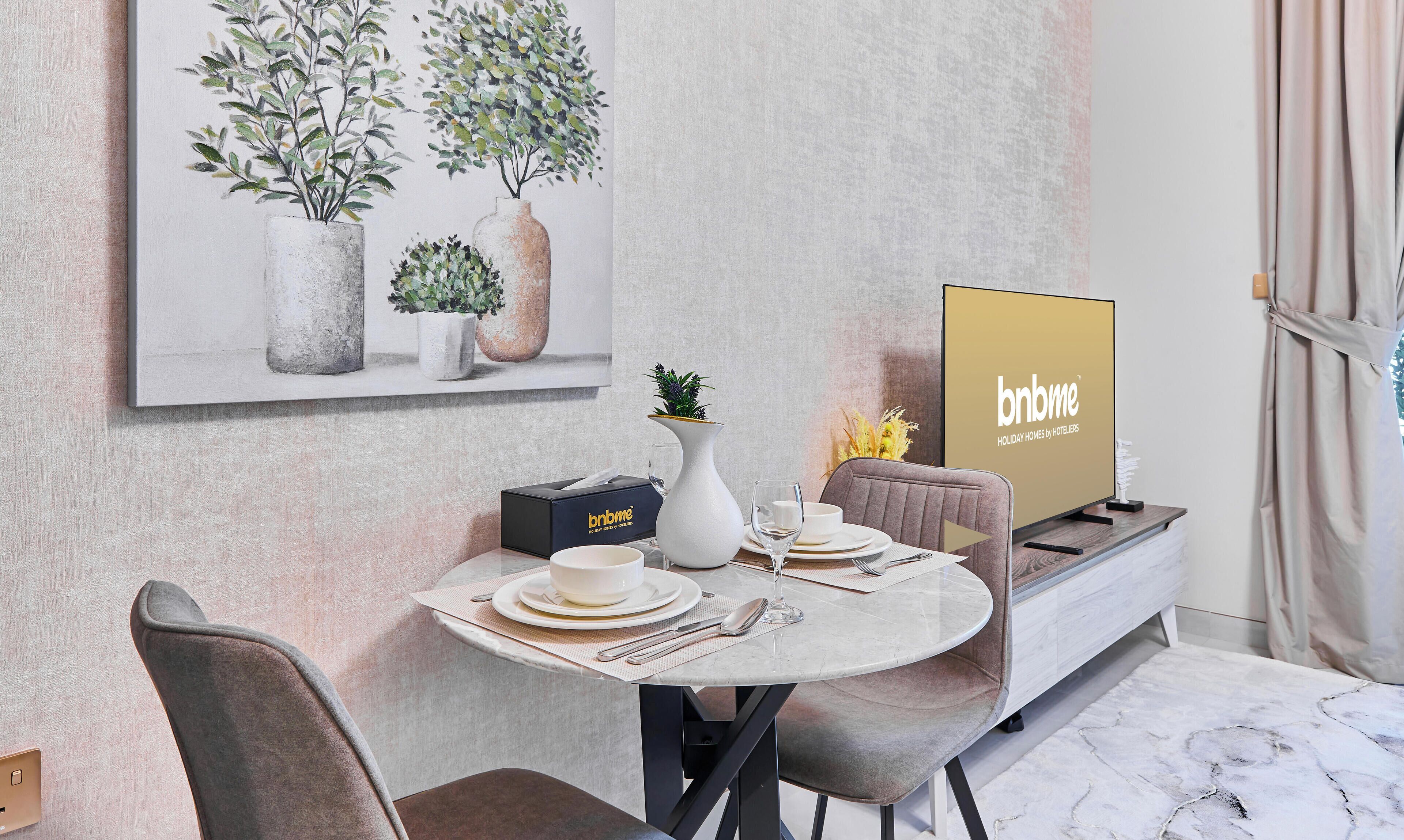 Luxury-Apartment, Balkon, Stadtblick | Speisen